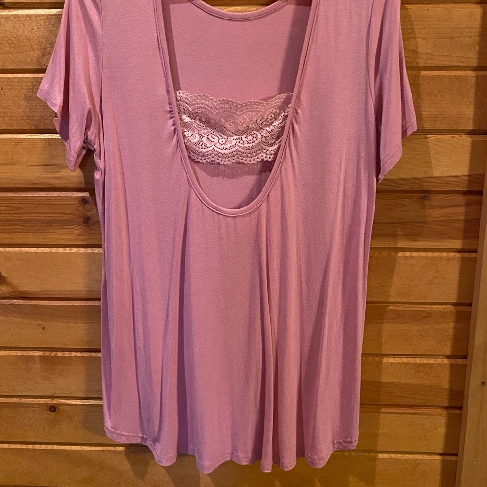 Small/medium. Mauve in color. Cotton longer length back lace detail cut out top